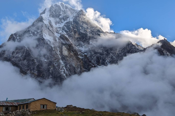 Cholatse Peak Climbing