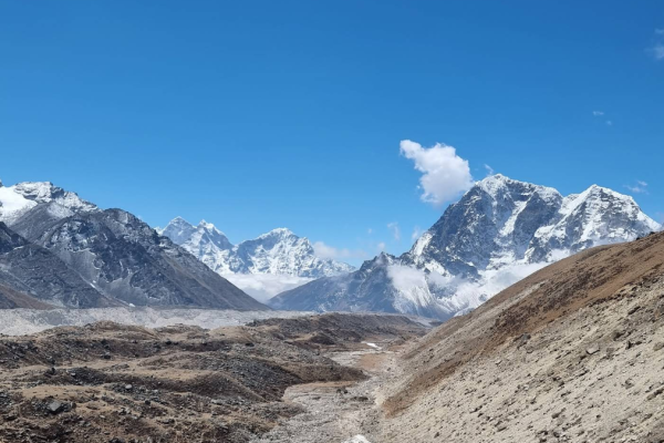 Chhukung Ri peak climbing