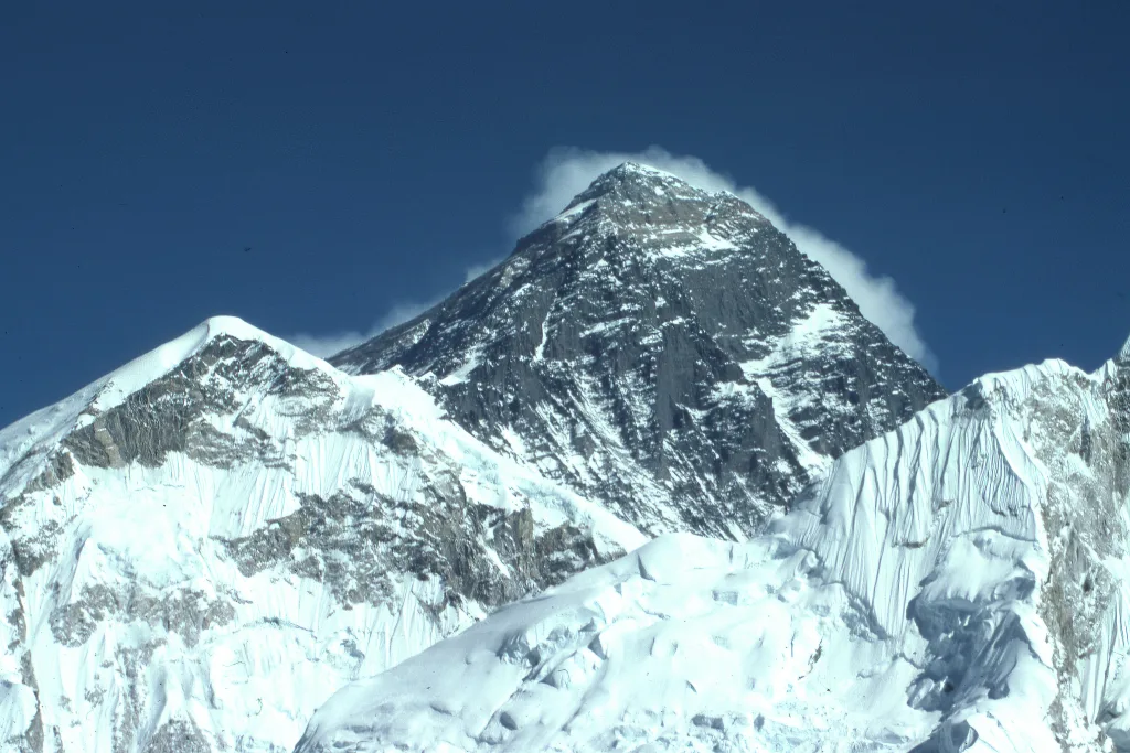 pic: Dick Hoskins
Everest Helicopter tour in the Everest region by Blaze Mountain.